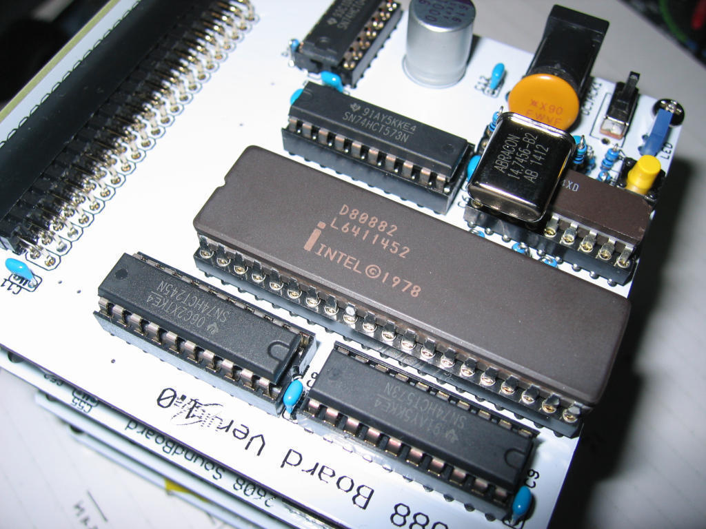 Intel製x86互換プロセッサ(8088)で自作キューブPCを作る: 暫定 Intel製x86互換プロセッサ(8088)で自作キューブPCを作る: 暫定