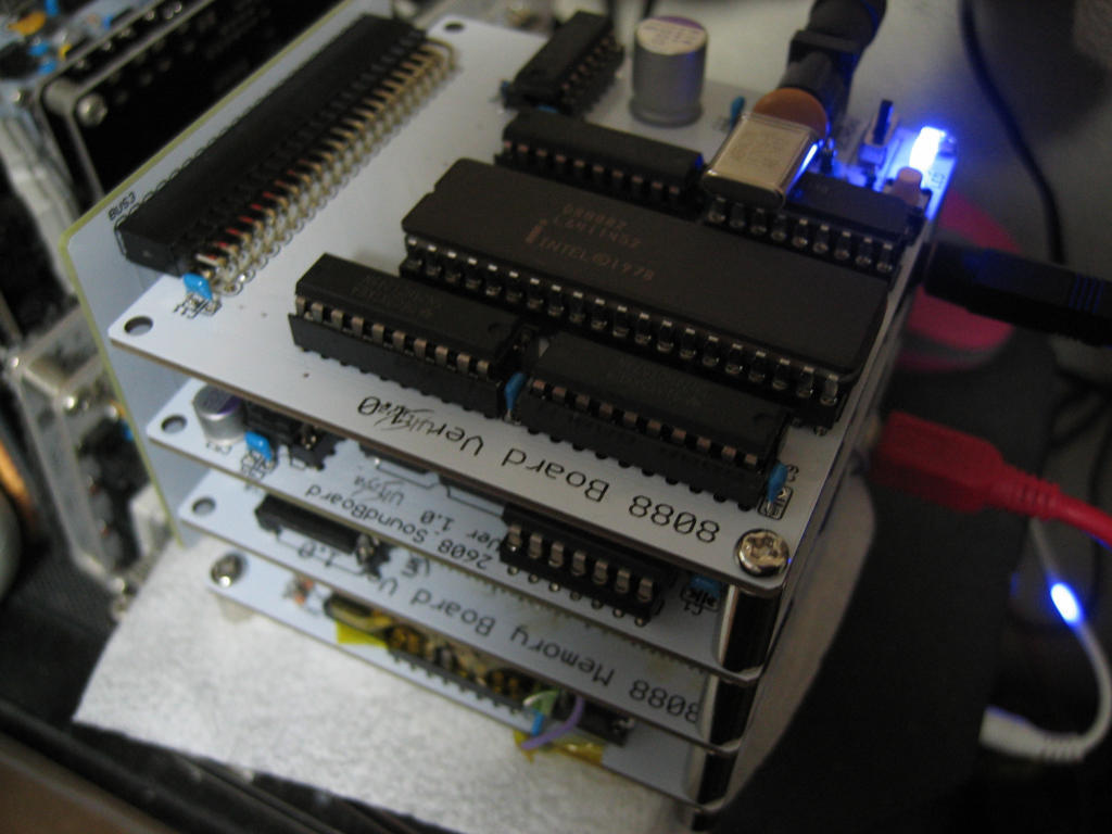 Intel製x86互換プロセッサ(8088)で自作キューブPCを作る: 暫定 Intel製x86互換プロセッサ(8088)で自作キューブPCを作る: 暫定